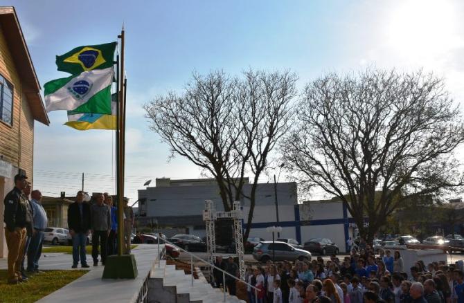 Ato cívico marca abertura da Semana da Pátria